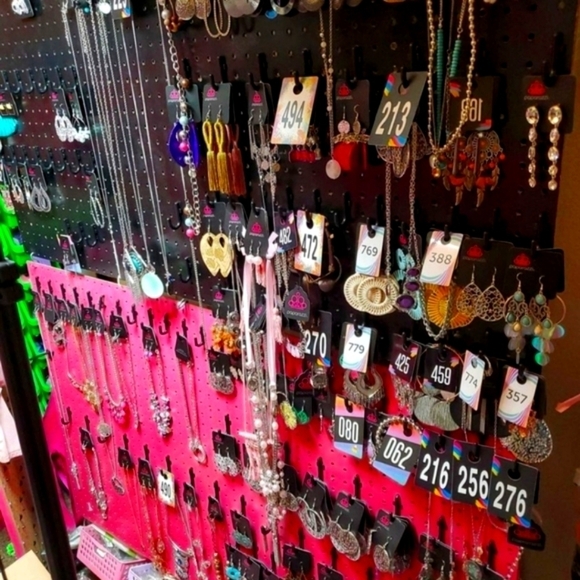 10 Piece Mystery Jewelry Bundle NWT - Picture 5 of 6